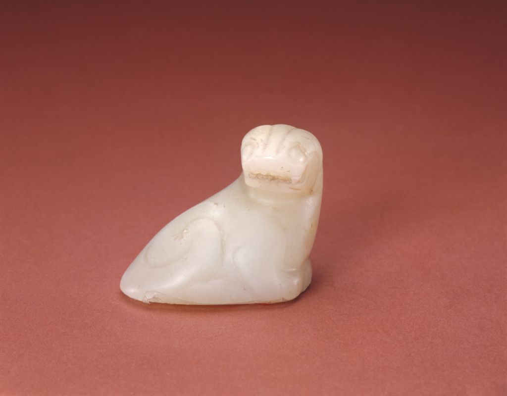 图片[1]-White jade crouching tiger-China Archive